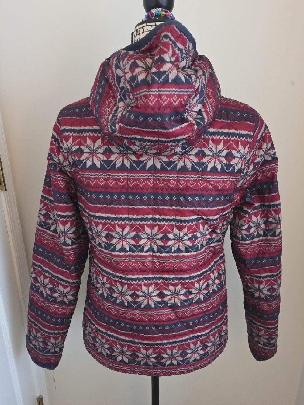 L.L. Bean Womens Hooded Fair Isle Half‑Zip Pullover in Pink and Navy - Picture 2 of 3